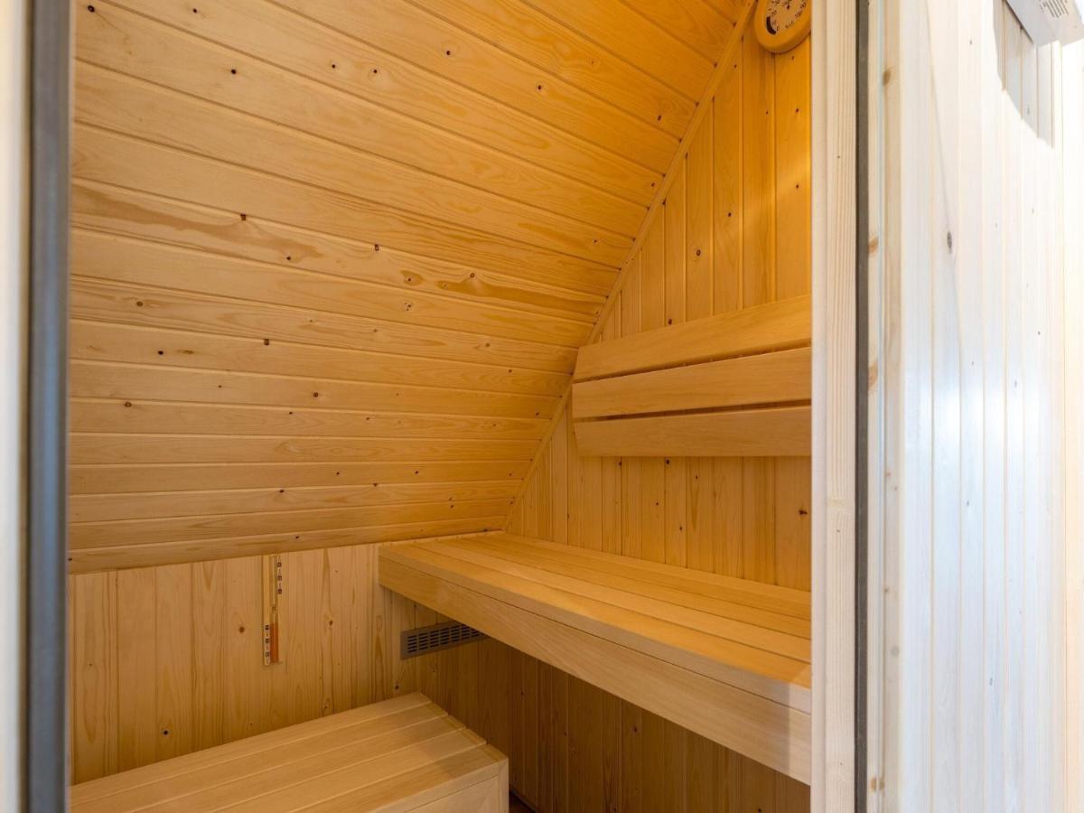 Holiday Home In Scherpenisse With Bubble Bath Esterno foto